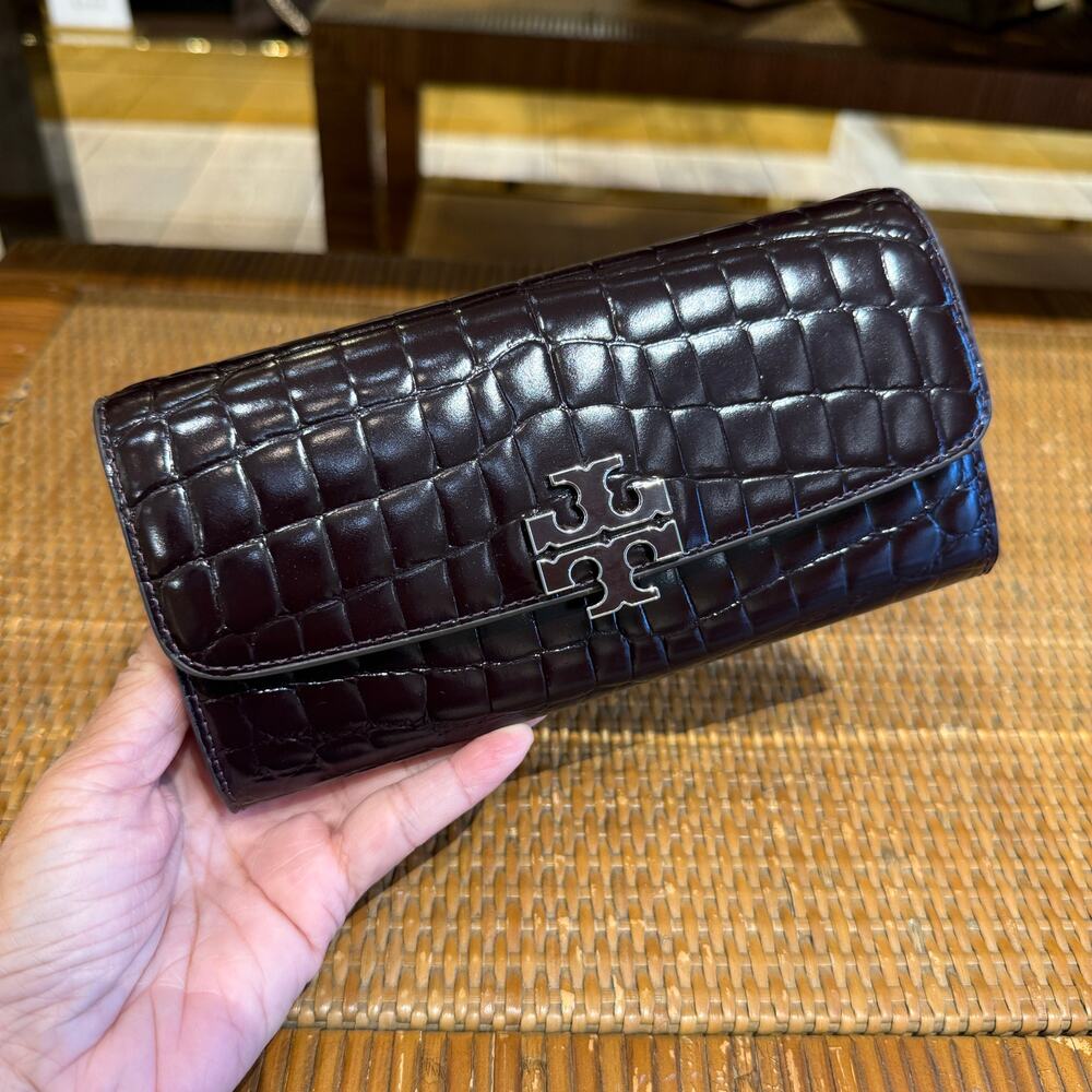 New‼️Tory Burch Britten Shiny Embossed Envelope Wallet 182580 $350